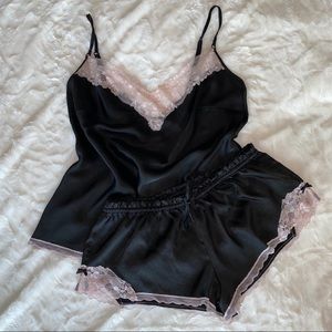 💲⬇️ Victoria’s Secret satin lace pajama sleep set
